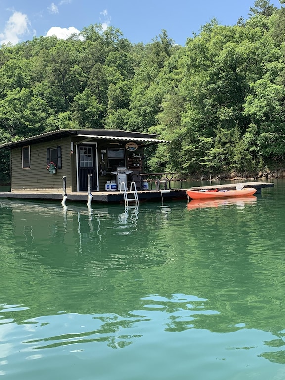 Boathouse only accessed by boat/canoe/kayak NO WIFI - Robbinsville