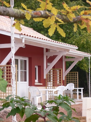 Our cozy house is built in the typical "Arcachonnais" style!