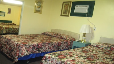 Relax And Enjoy A Nice Triple-Bed Room With Your Family, Friends Or Associates
