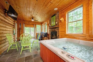 Sun Room/Enclosed Porch with Hot Tub