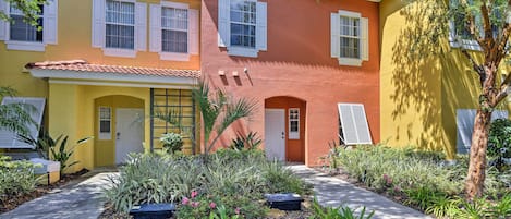 Kissimmee Vacation Rental | 3BR | 2.5BA | 1,277 Sq Ft | Stairs to Access