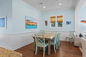 24-Grayton-Sea-Glass-Dining