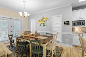 24-Peek-A-View-Dining