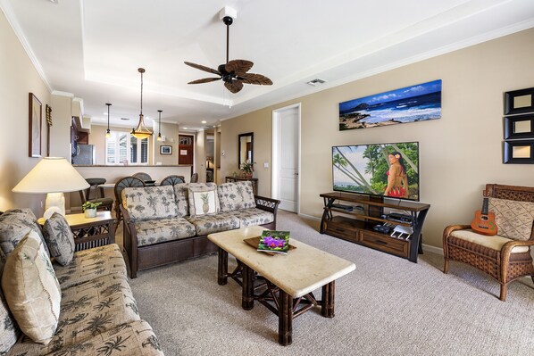 Tropical decor and open living room, lanai with golf views.