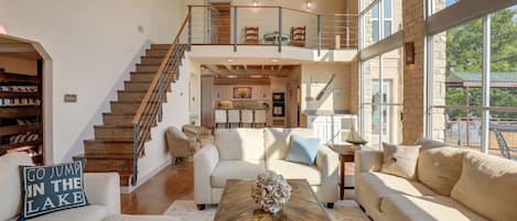 Granbury Vacation Rental | 5BR | 3BA | Stairs Required | 2,450 Sq Ft