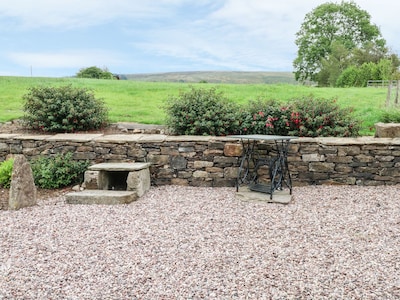 Rose Hips Barn, WHEELTON