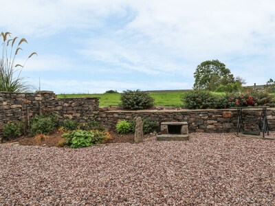 Rose Hips Barn, WHEELTON