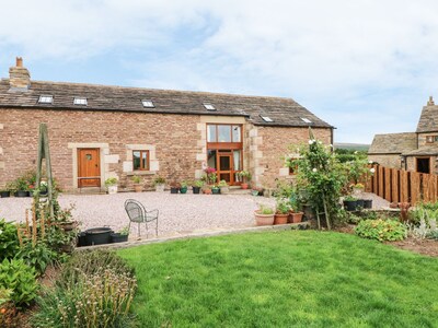 Rose Hips Barn, WHEELTON