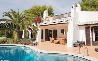 La mejor villa de Menorca, capacidad para 9 personas, piscina privada, a 10 minutos a pie del mar y del pueblo