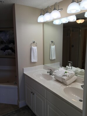 Double sink in Master bath