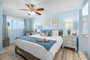 Comfy king bed!
