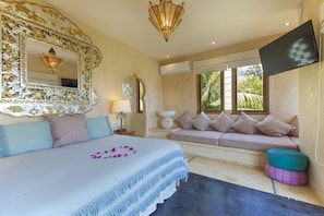 Upstairs master bedroom with ocean view terrace