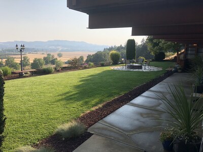 Amani Acres-located in the heart of wine country-2 bedroom sleeps 6 1100 sq ft. 