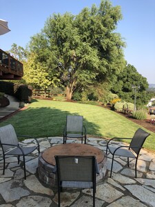 Amani Acres-located in the heart of wine country-2 bedroom sleeps 6 1100 sq ft. 