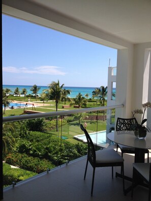 All Rooms with Beach Views!
