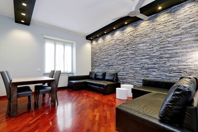 Moderno apartamento en Roma, 50 metros del metro A (100 m2, Wi-Fi, A/C)