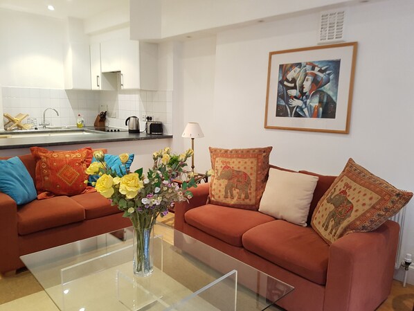 Reception/Open Plan Kitchen