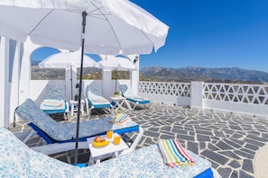 Sunbeds surrounded of amazing views