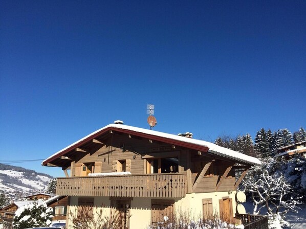 Chalet chez Moi. Top floor. South/West facing terrace/living. Quadruple aspect