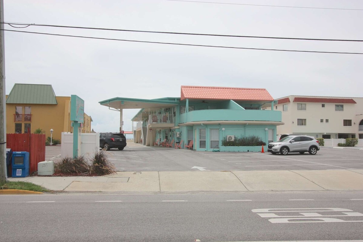 Updated! Just Steps to the Sand! Cable, Wi-Fi, BBQ, Onsite Laundry Room & Parking ~ Sea Rocket #1
