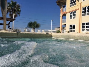 Hot tub 