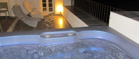 le spa sur la terrasse tropézienne