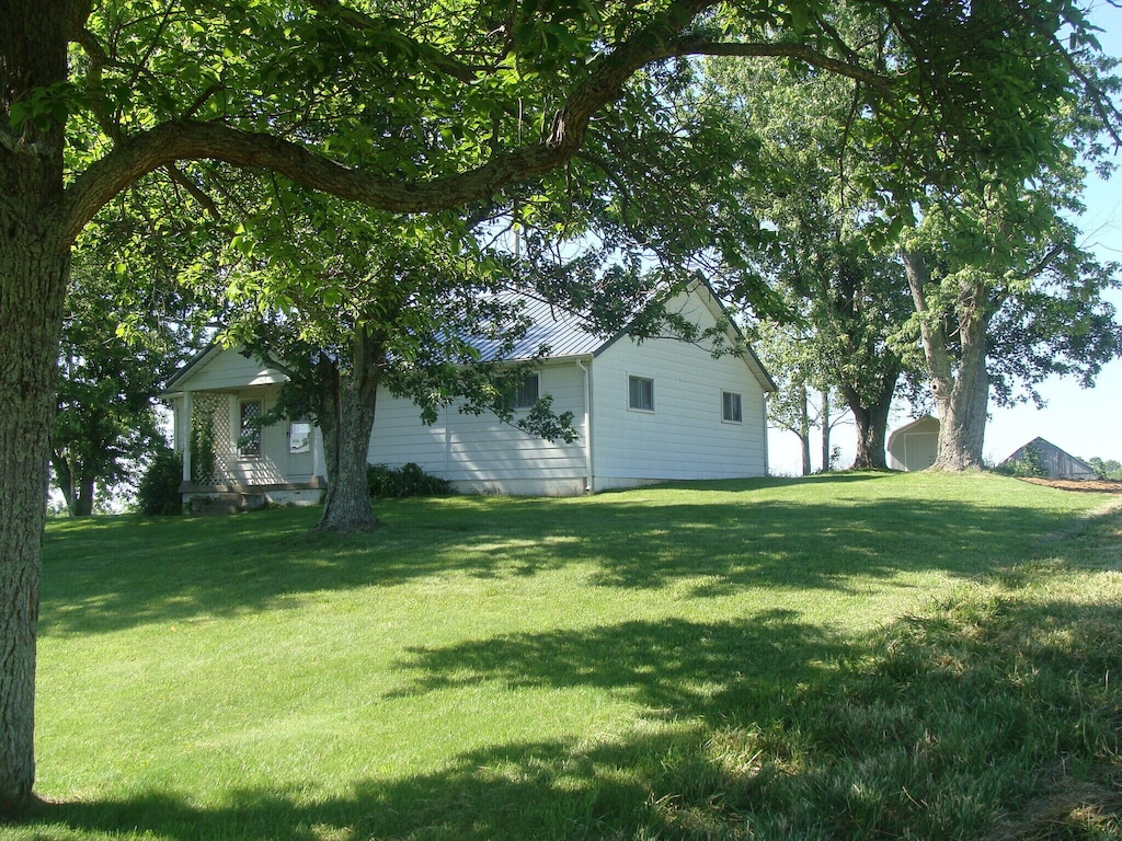 3-bedroom-farm-house-near-ark-encounter-on-92-acres-with-a-barn-woods