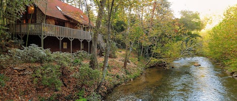 Riverfront Cabin Beauty.
Steps from the Swannanoa River