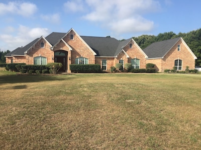 A 5 Bedroom Beautiful Custom Home Located 5miles Away From Downtown Tyler Tx Flint