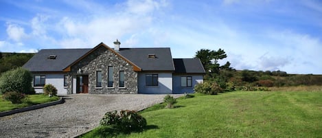 Beautiful dormer in picturesque Cappanacush