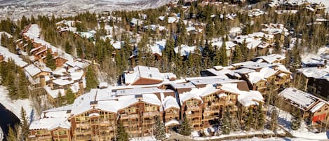 Black Bear Lodge - Deer Valley - Across Street from Mid Mountain Lifts!