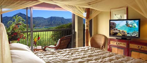 King Sized Canopy Bed in 8232 with Spectacular Ocean and Mountain View!