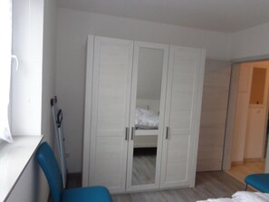 Doppelbettschlafzimmer inkl. Kleiderschrank (Foto 2)