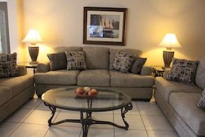 Living Room Newly refurbished with 3/2/2 seater sofas