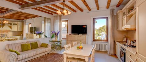 Renovated open space apartment in the center of Desenzano