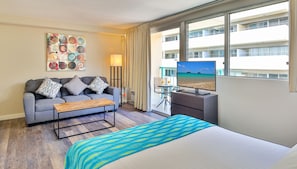 Enjoy Waikiki in our beautiful studio!