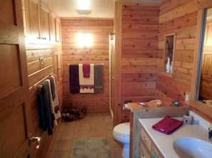 Private bathroom for upstairs Garden Room