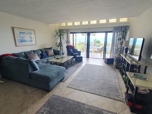 Living room & ocean view balcony