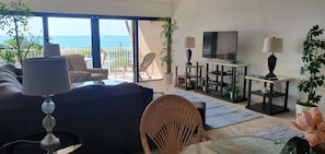 Living room & ocean view balcony