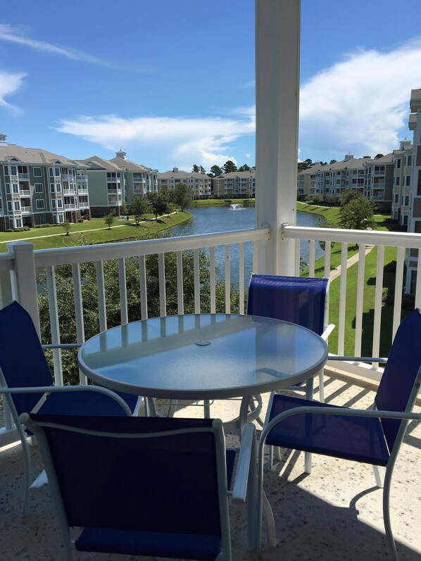 Beautiful lake view, morning coffee, afternoon tea, evening drinks. 