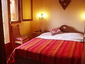 Master bedroom - The Heart Room