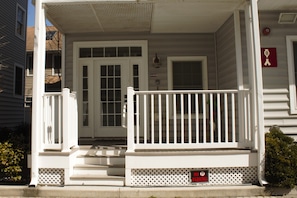 Front Entrance to Foyer