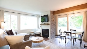 Relaxing Famly Room in Waterville Valley Vacation Condo