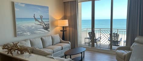 Large Direct ocean front Penthouse condo/suite
Amazing!! Everything new. 
