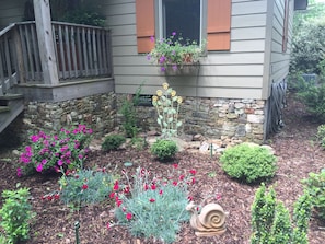 Stoneridge Cottage II front garden