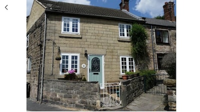 Traditionelles Steinhaus in preisgekrönter Marktstadt am Rande des Peak District