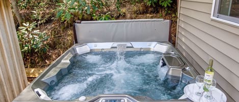 New hot tub. Seats 4.