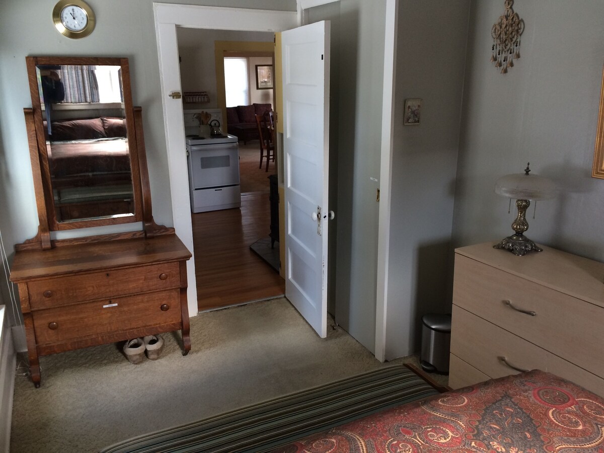 Downtown Historic Victorian Getaway, Charming And Quaint With Wifi STR-056