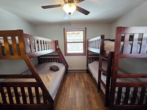 Bunkbed room, sleeps 4-5.