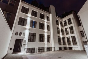 Vista frontal de la propiedad